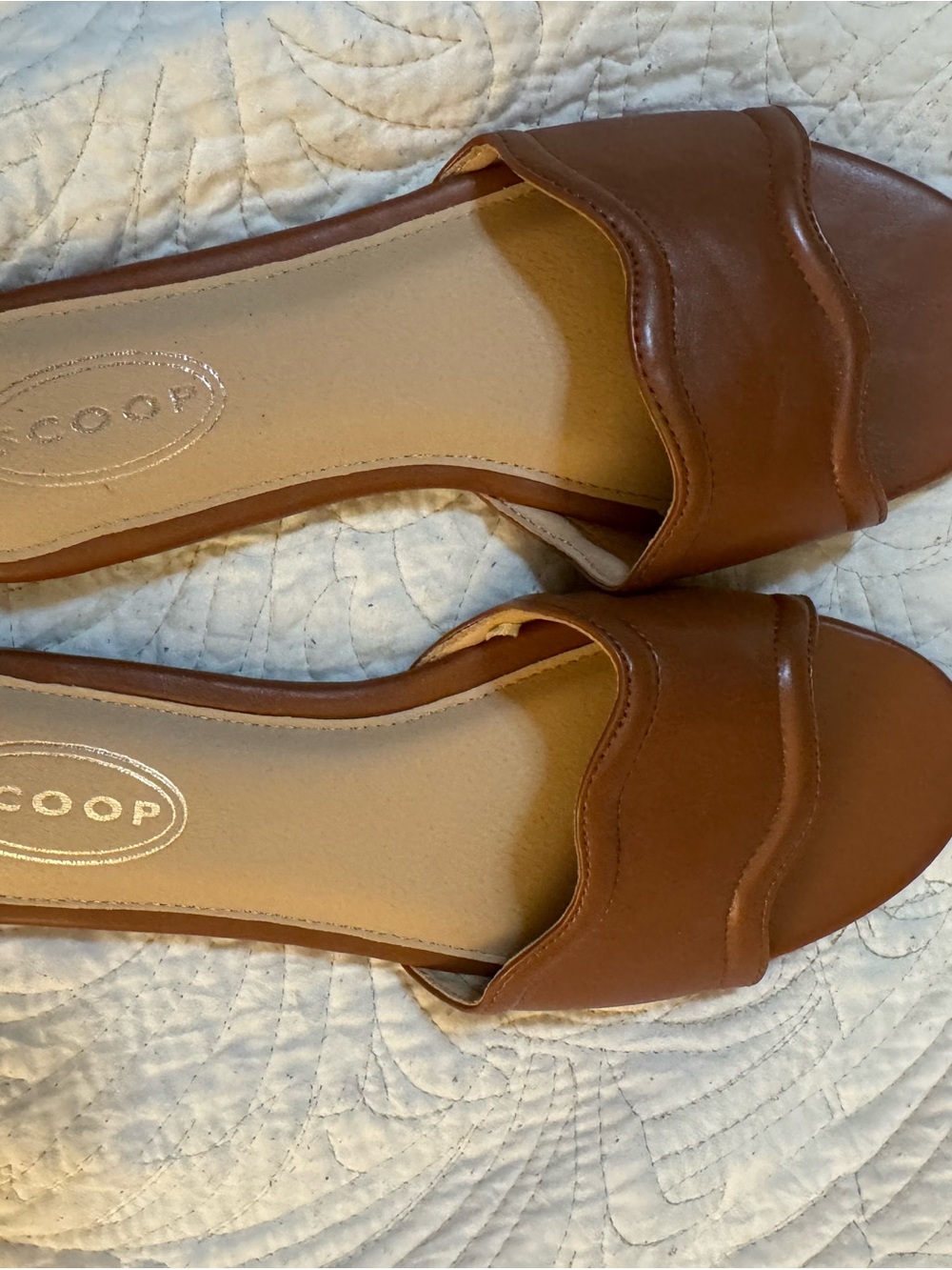 Scoop Women’s Tan Open-Toe Slide Flats